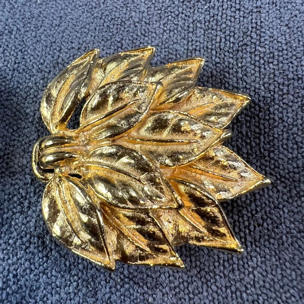 Vintage 1976 Gold Leaf Belt Buckle Interlocking Botanical Two Piece Textured